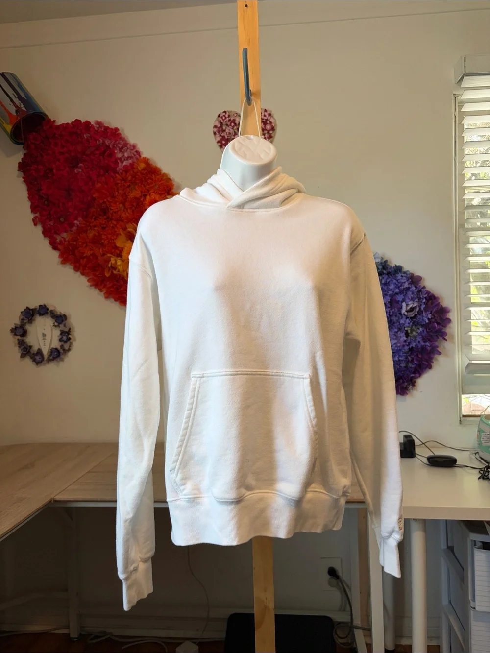 Aritzia TNA Terry Sweatfleece Hoodie White EUC MSRP $95